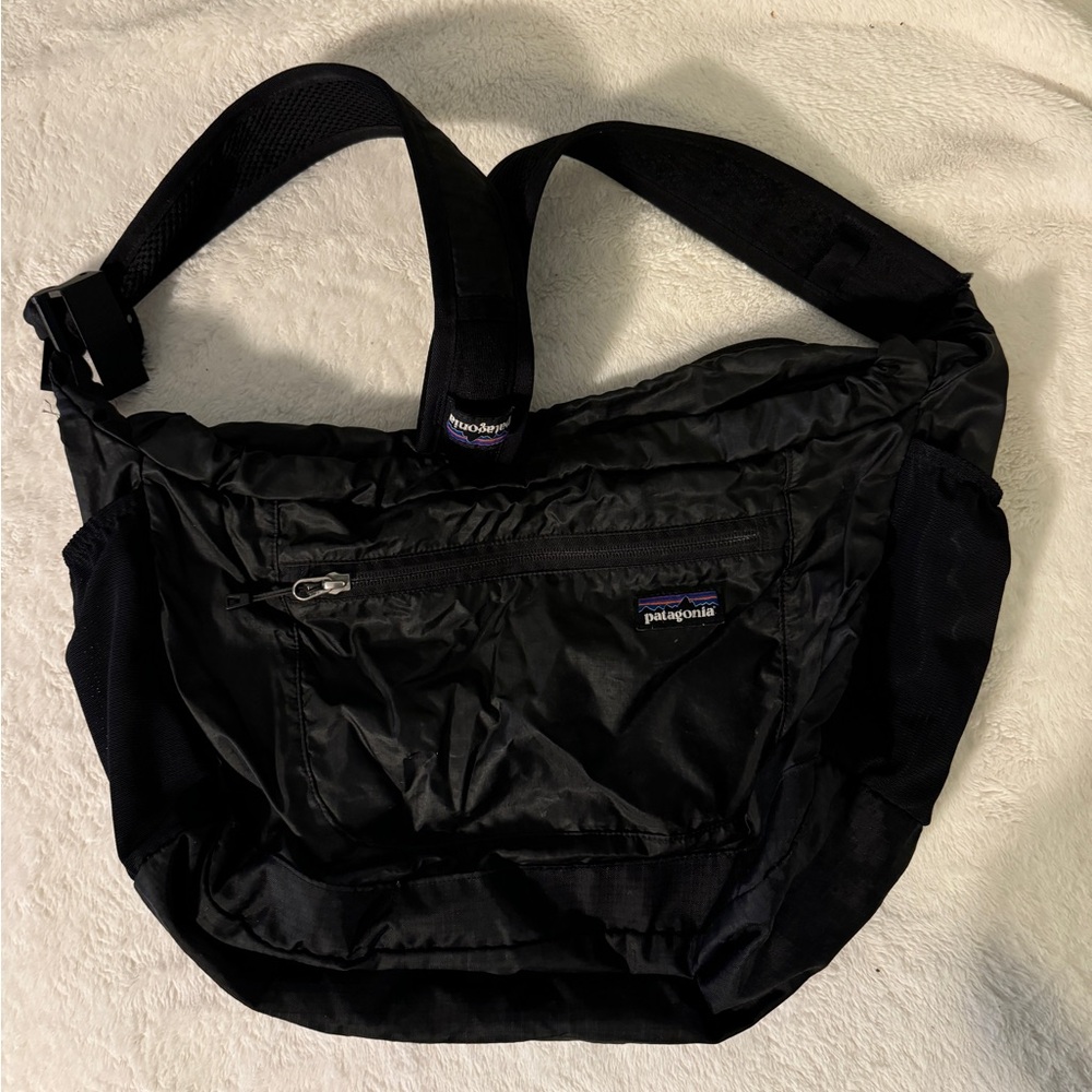 Patagonia black hole computer bag